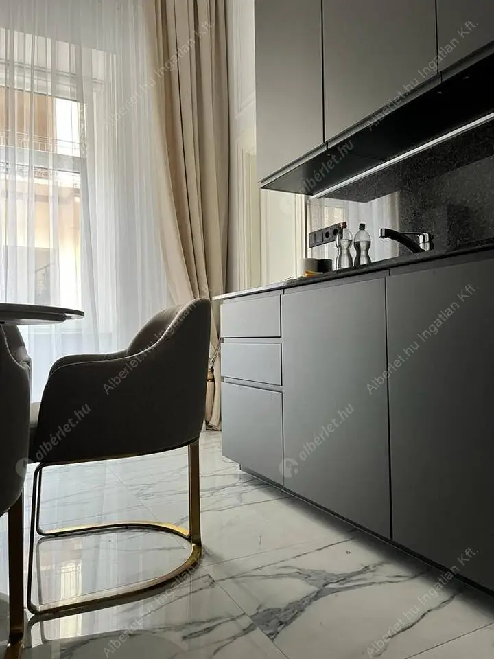 Kiadó albérlet 430000 Ft/hó áron: Budapest, VI. kerület  Lázár utca. Mérete: 47 nm, 2 szobás | Alberlet.hu - 6606762