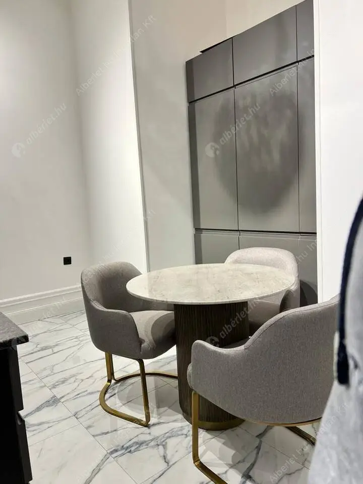 Kiadó albérlet 430000 Ft/hó áron: Budapest, VI. kerület  Lázár utca. Mérete: 47 nm, 2 szobás | Alberlet.hu - 6606764