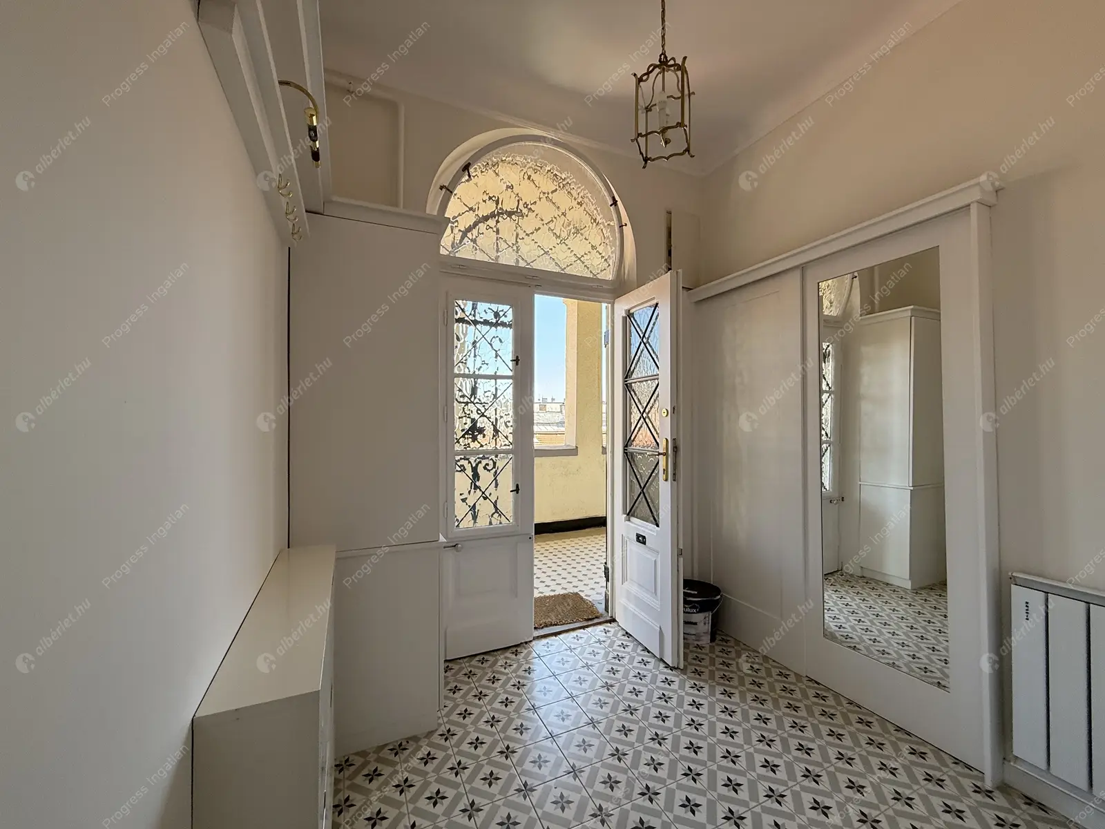 Kiadó albérlet 764000 Ft/hó áron: Budapest, VI. kerület  Liszt Ferenc tér. Mérete: 104 nm, 3 szobás | Alberlet.hu - 6601738