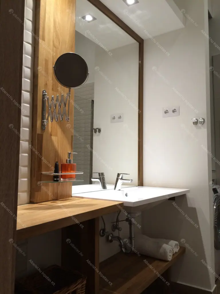 Kiadó albérlet 399000 Ft/hó áron: Budapest, VI. kerület  Liszt Ferenc tér. Mérete: 55 nm, 2 szobás | Alberlet.hu - 6656370