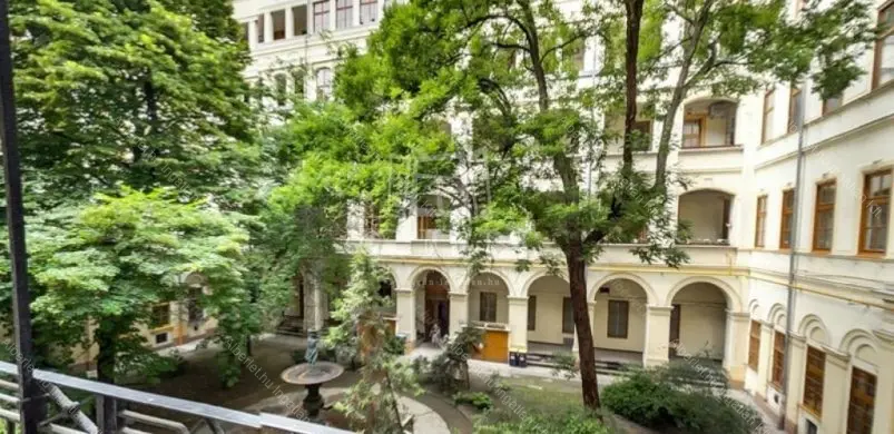 Kiadó albérlet 399000 Ft/hó áron: Budapest, VI. kerület  Liszt Ferenc tér. Mérete: 55 nm, 2 szobás | Alberlet.hu - 6706131