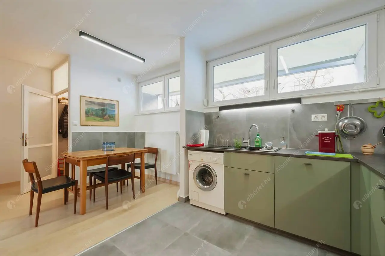 Kiadó albérlet 386000 Ft/hó áron: Budapest, VI. kerület  Liszt Ferenc tér. Mérete: 67 nm, 2 szobás | Alberlet.hu - 5478333