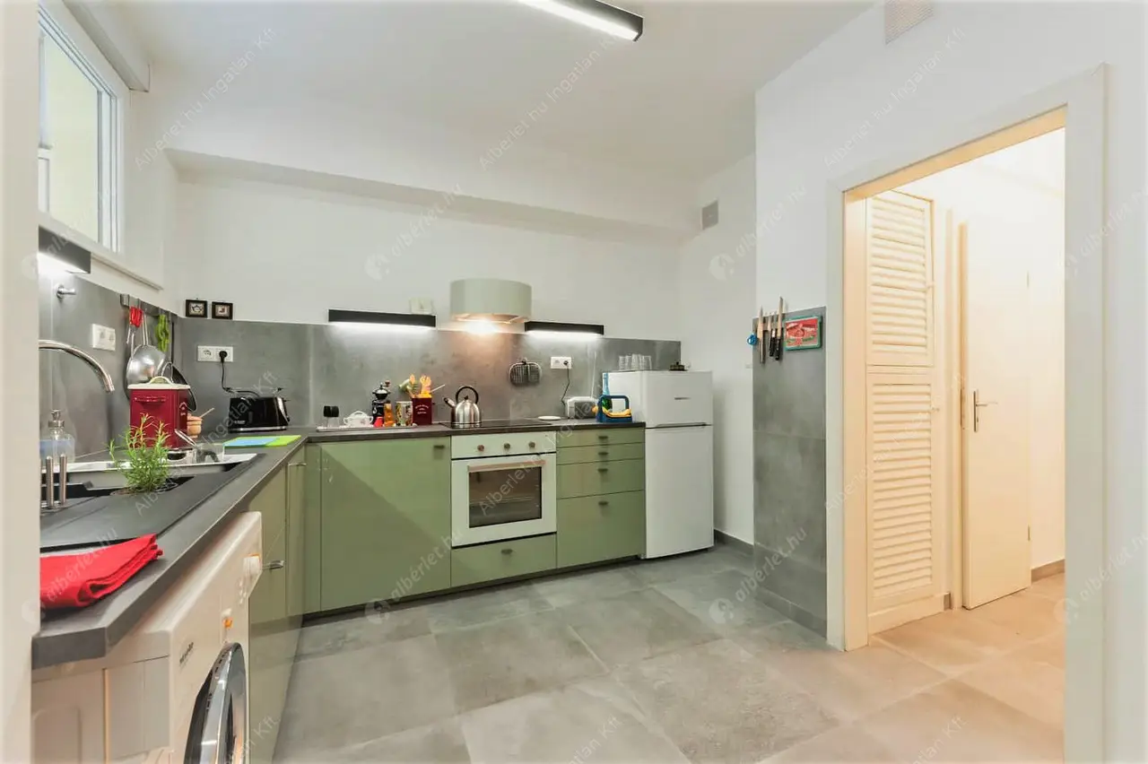 Kiadó albérlet 386000 Ft/hó áron: Budapest, VI. kerület  Liszt Ferenc tér. Mérete: 67 nm, 2 szobás | Alberlet.hu - 5478334