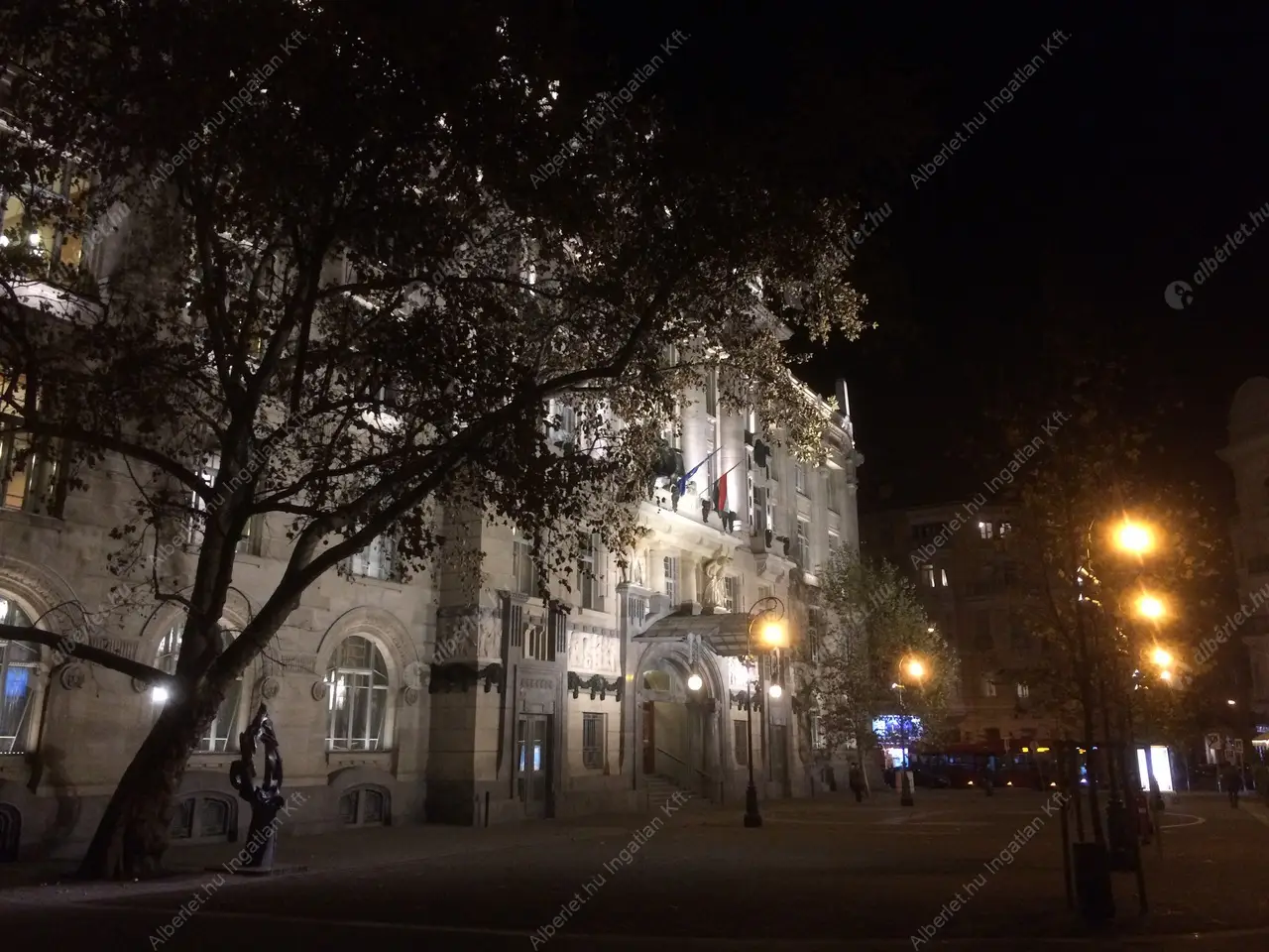 Kiadó albérlet 386000 Ft/hó áron: Budapest, VI. kerület  Liszt Ferenc tér. Mérete: 67 nm, 2 szobás | Alberlet.hu - 5478339