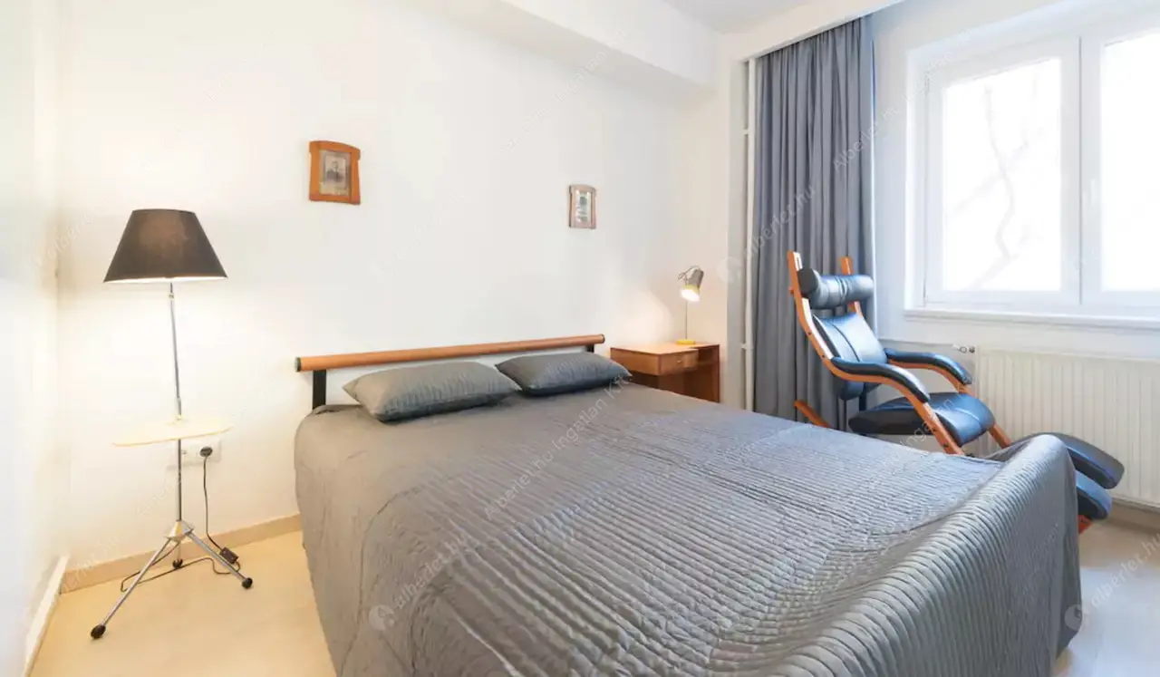 Kiadó albérlet 386000 Ft/hó áron: Budapest, VI. kerület  Liszt Ferenc tér. Mérete: 67 nm, 2 szobás | Alberlet.hu - 5478341