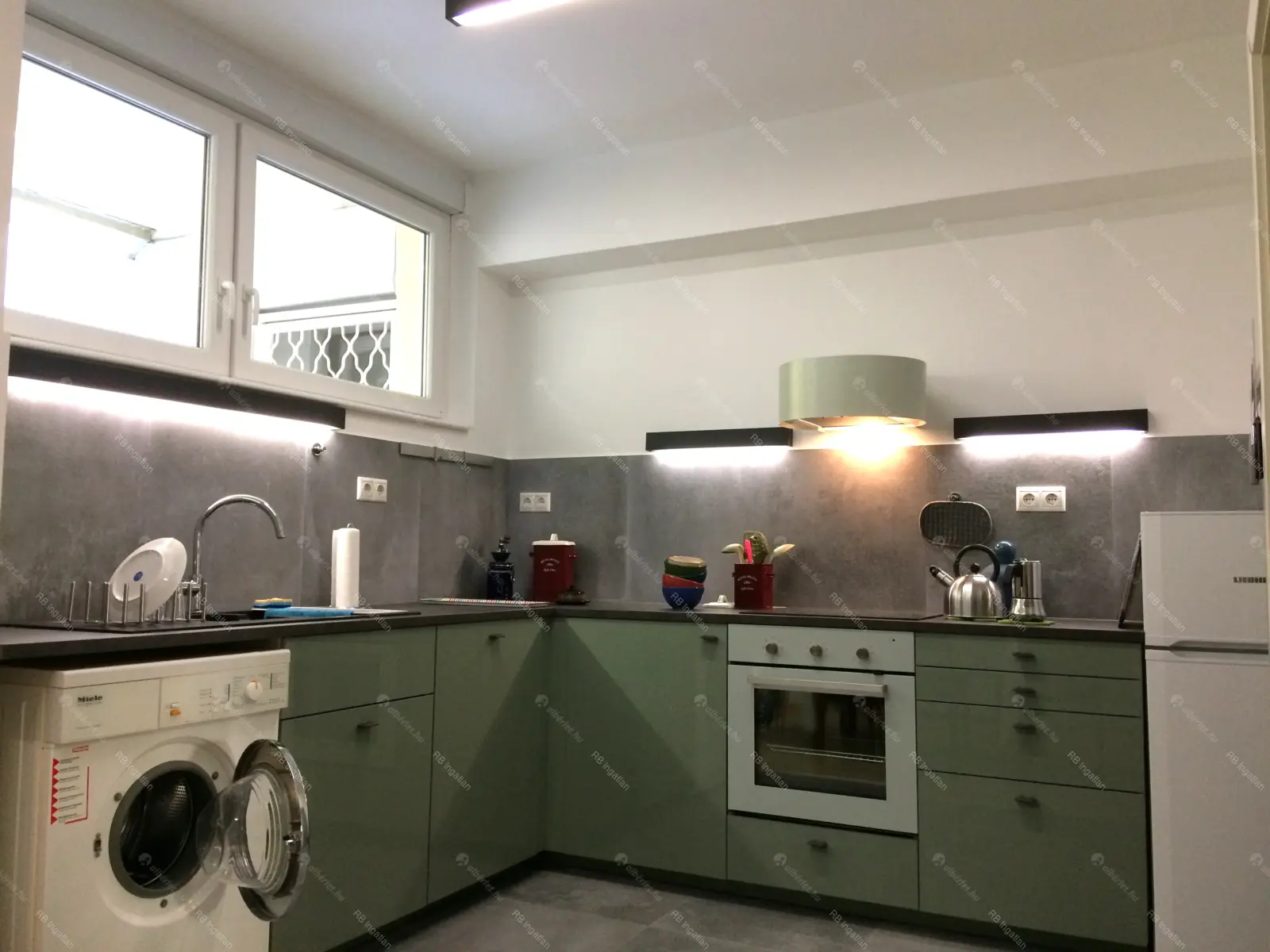 Kiadó albérlet 391000 Ft/hó áron: Budapest, VI. kerület  Liszt Ferenc tér. Mérete: 67 nm, 2 szobás | Alberlet.hu - 6646347