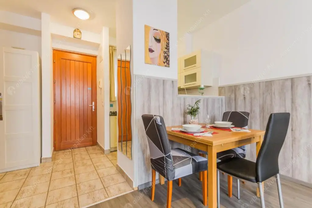 Kiadó albérlet 320000 Ft/hó áron: Budapest, VI. kerület  Lovag utca. Mérete: 47 nm, 2 szobás | Alberlet.hu - 6630253