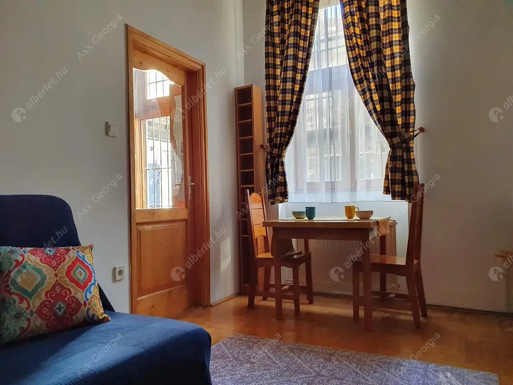 Kiadó albérlet 220000 Ft/hó áron: Budapest, VI. kerület  Lovag utca. Mérete: 50 nm, 2 szobás | Alberlet.hu - 5250483