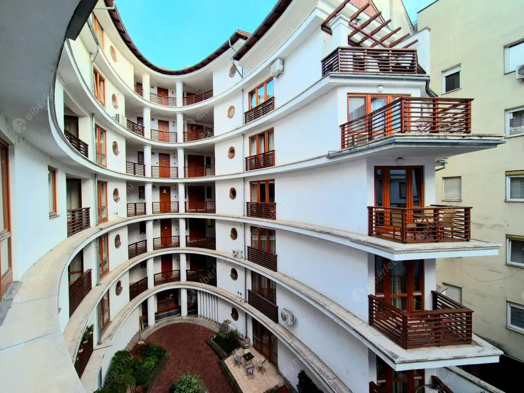 Kiadó albérlet 350000 Ft/hó áron: Budapest, VI. kerület  Lovag utca. Mérete: 51 nm, 2 szobás | Alberlet.hu - 6537765