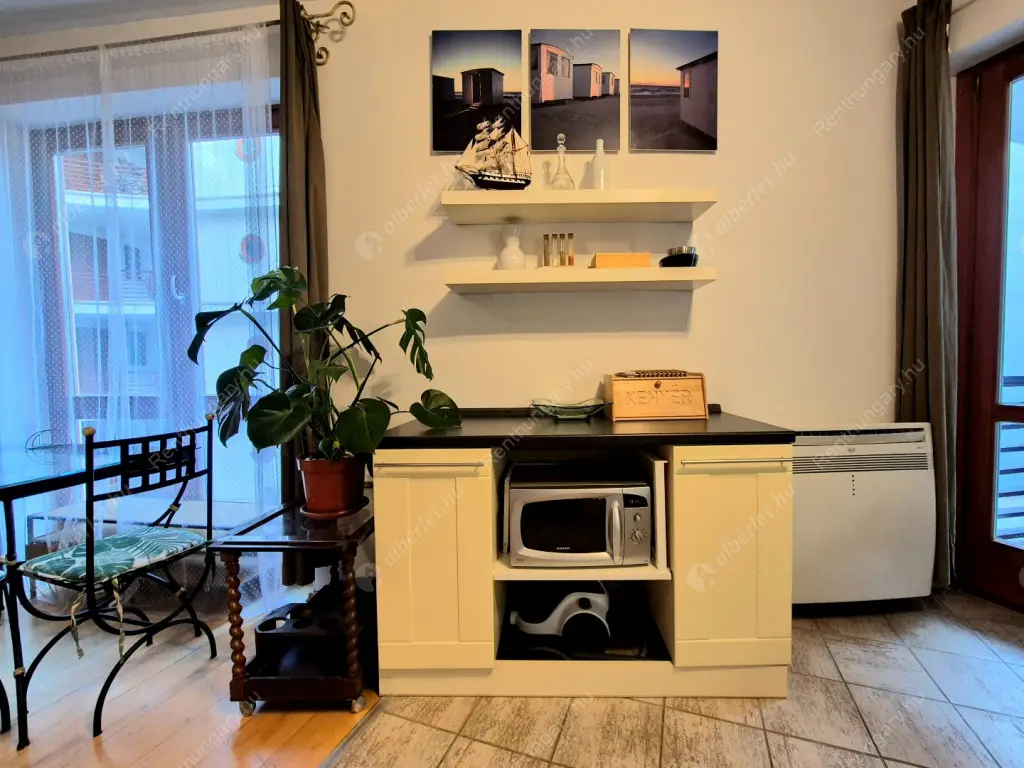 Kiadó albérlet 350000 Ft/hó áron: Budapest, VI. kerület  Lovag utca. Mérete: 51 nm, 2 szobás | Alberlet.hu - 6537773