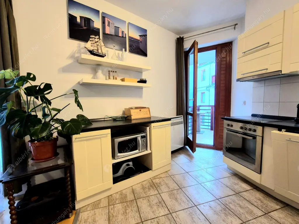 Kiadó albérlet 350000 Ft/hó áron: Budapest, VI. kerület  Lovag utca. Mérete: 51 nm, 2 szobás | Alberlet.hu - 6537774