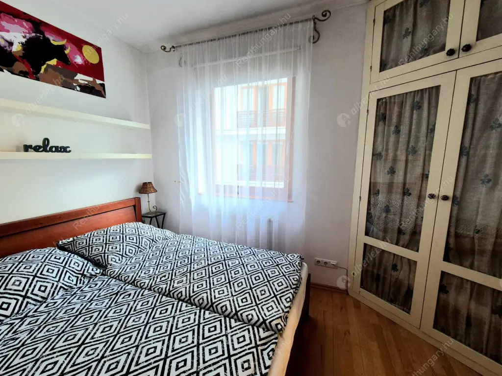 Kiadó albérlet 350000 Ft/hó áron: Budapest, VI. kerület  Lovag utca. Mérete: 51 nm, 2 szobás | Alberlet.hu - 6537781