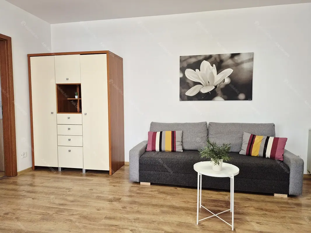 Kiadó albérlet 300000 Ft/hó áron: Budapest, VI. kerület  Lovag utca. Mérete: 57 nm, 2 szobás | Alberlet.hu - 6697130