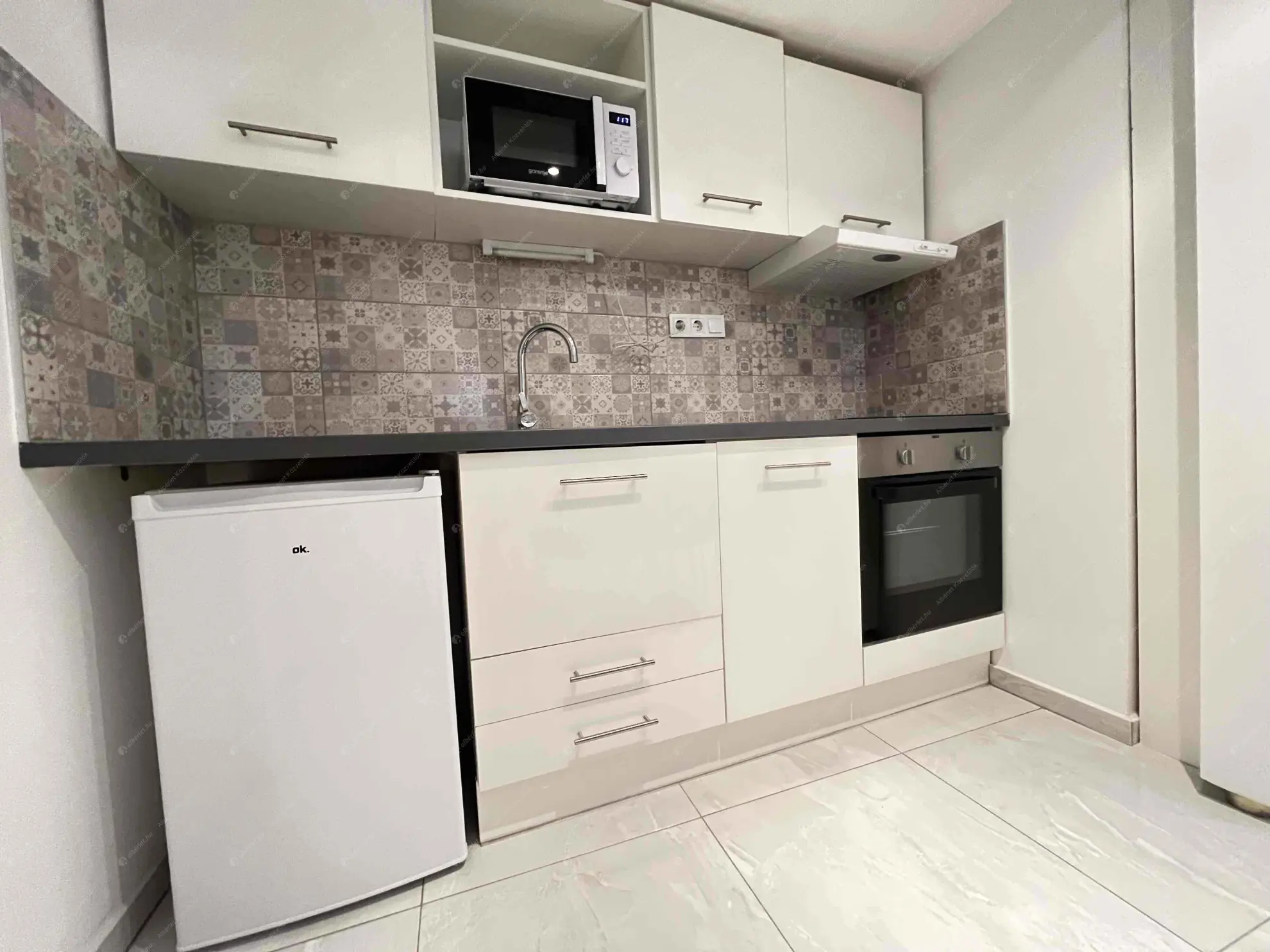 Kiadó albérlet 180000 Ft/hó áron: Budapest, VI. kerület  Nagymező utca. Mérete: 25 nm, 1 szobás | Alberlet.hu - 6609594