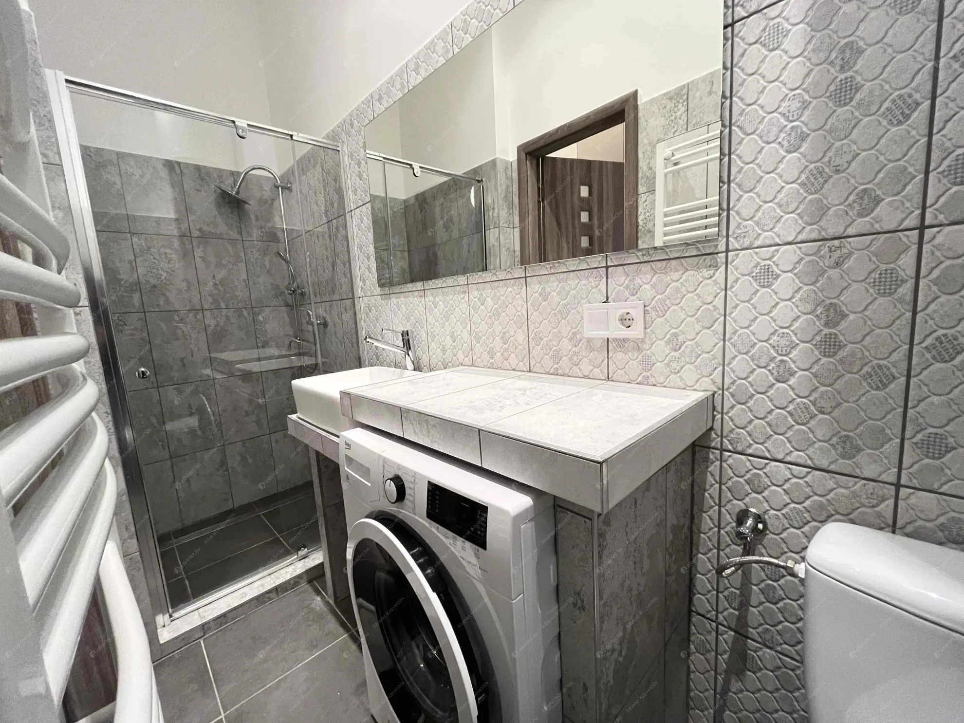 Kiadó albérlet 180000 Ft/hó áron: Budapest, VI. kerület  Nagymező utca. Mérete: 25 nm, 1 szobás | Alberlet.hu - 6609600