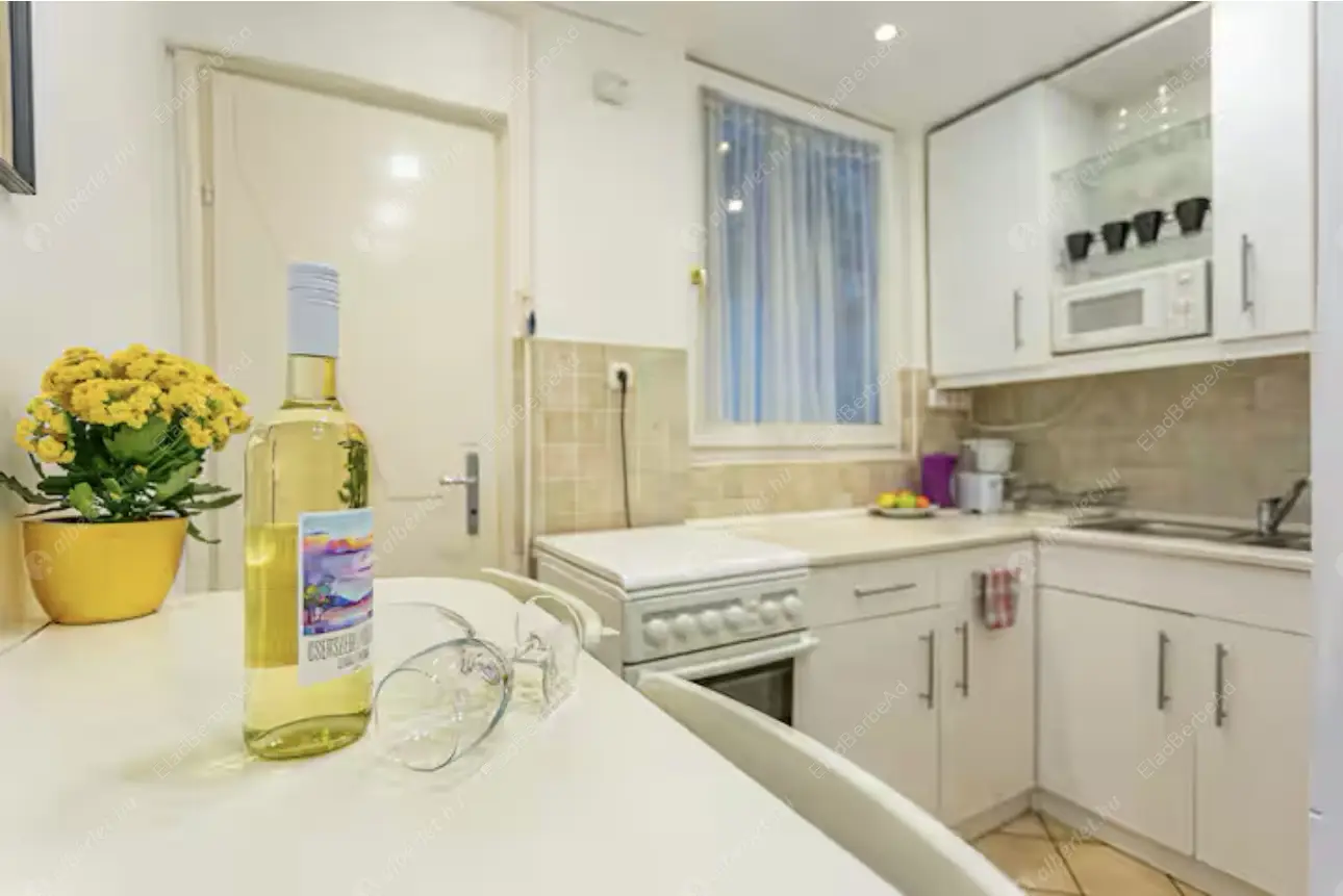 Kiadó albérlet 190000 Ft/hó áron: Budapest, VI. kerület  Nagymező utca. Mérete: 26 nm, 1 szobás | Alberlet.hu - 6621220