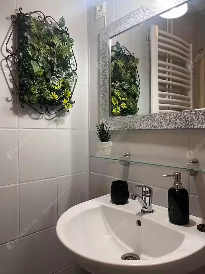 Kiadó albérlet 190000 Ft/hó áron: Budapest, VI. kerület  Nagymező utca. Mérete: 26 nm, 1 szobás | Alberlet.hu - 6621228