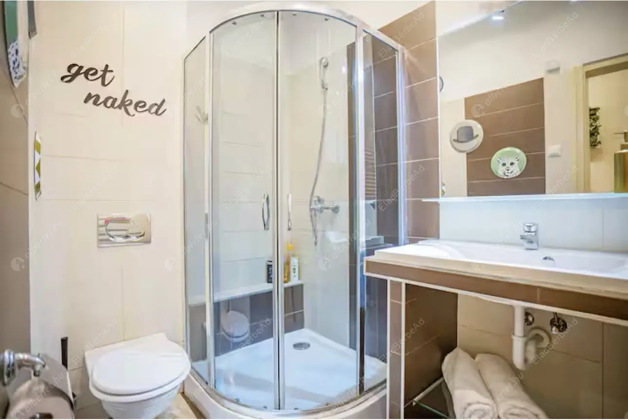 Kiadó albérlet 190000 Ft/hó áron: Budapest, VI. kerület  Nagymező utca. Mérete: 28 nm, 1 szobás | Alberlet.hu - 6624219