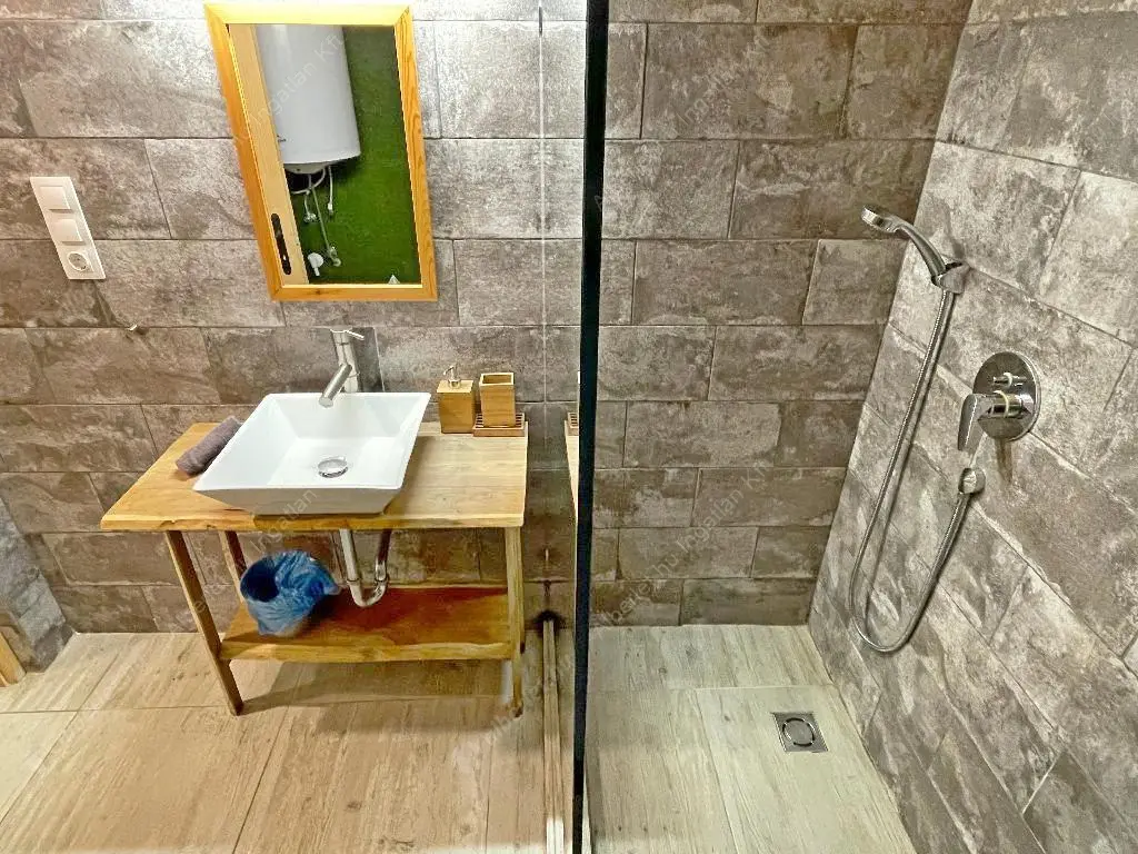 Kiadó albérlet 240000 Ft/hó áron: Budapest, VI. kerület  Nagymező utca. Mérete: 30 nm, 1 szobás | Alberlet.hu - 6627933