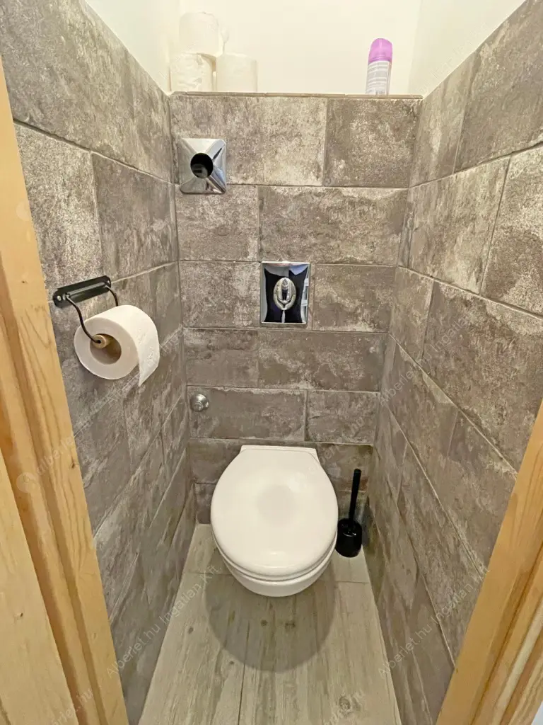 Kiadó albérlet 240000 Ft/hó áron: Budapest, VI. kerület  Nagymező utca. Mérete: 30 nm, 1 szobás | Alberlet.hu - 6627934