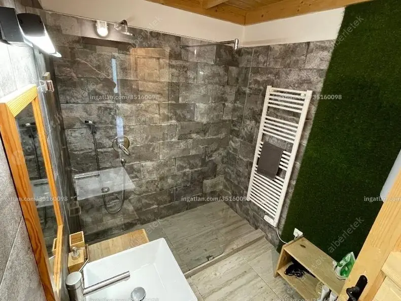 Kiadó albérlet 235000 Ft/hó áron: Budapest, VI. kerület  Nagymező utca. Mérete: 30 nm, 1 szobás | Alberlet.hu - 6638717