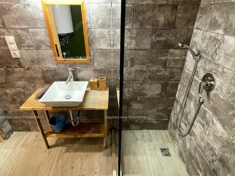 Kiadó albérlet 235000 Ft/hó áron: Budapest, VI. kerület  Nagymező utca. Mérete: 30 nm, 1 szobás | Alberlet.hu - 6638719