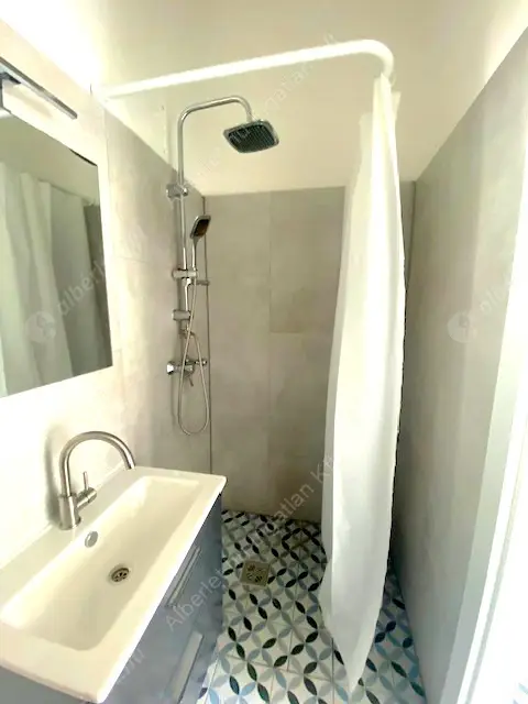 Kiadó albérlet 220000 Ft/hó áron: Budapest, VI. kerület  Nagymező utca. Mérete: 35 nm, 1 szobás | Alberlet.hu - 6577053