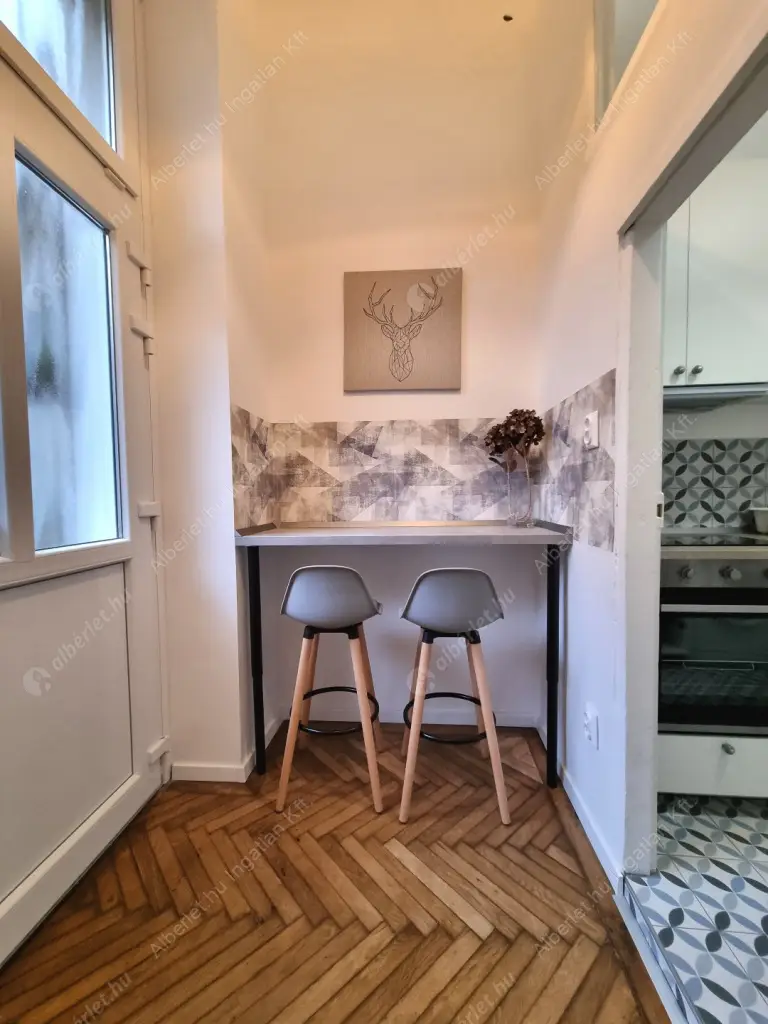 Kiadó albérlet 209000 Ft/hó áron: Budapest, VI. kerület  Nagymező utca. Mérete: 35 nm, 1 szobás | Alberlet.hu - 6581578