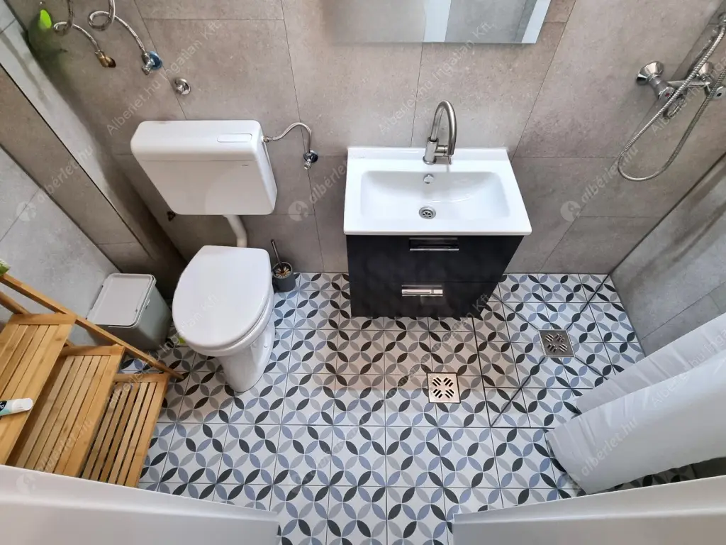 Kiadó albérlet 209000 Ft/hó áron: Budapest, VI. kerület  Nagymező utca. Mérete: 35 nm, 1 szobás | Alberlet.hu - 6581581