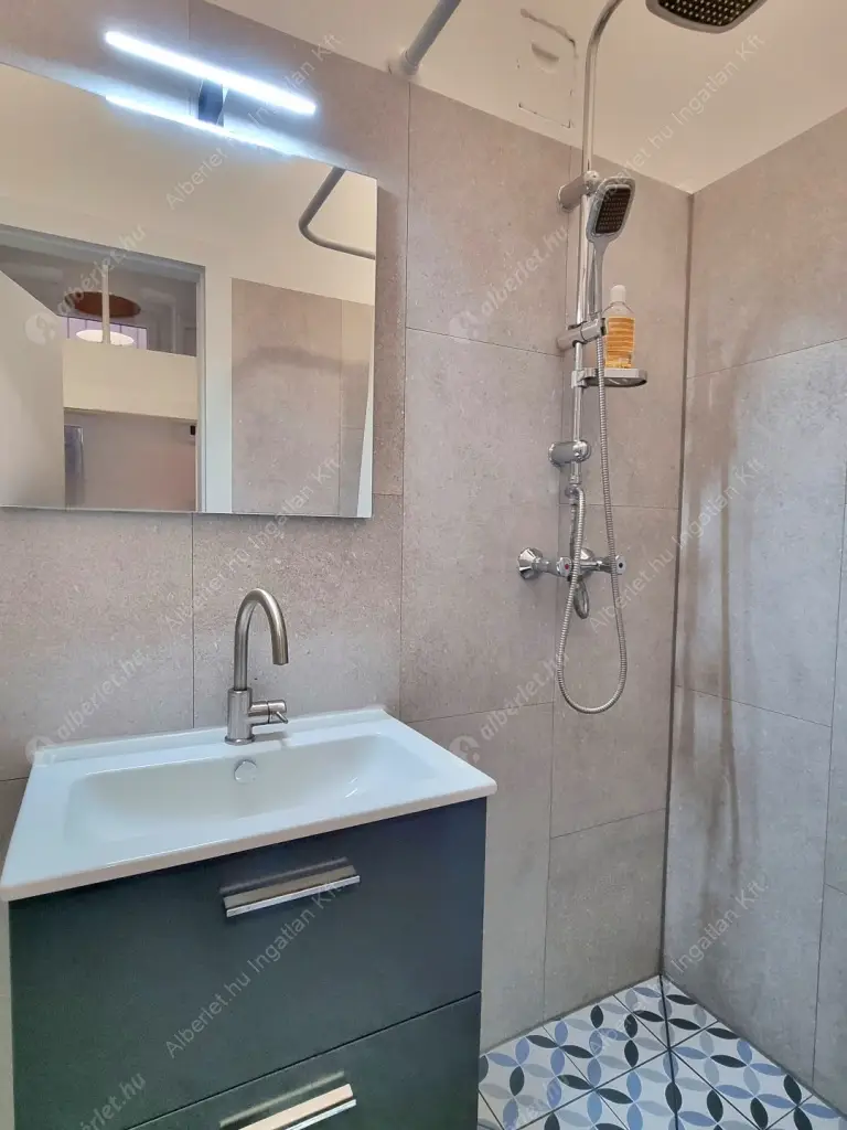 Kiadó albérlet 209000 Ft/hó áron: Budapest, VI. kerület  Nagymező utca. Mérete: 35 nm, 1 szobás | Alberlet.hu - 6581583