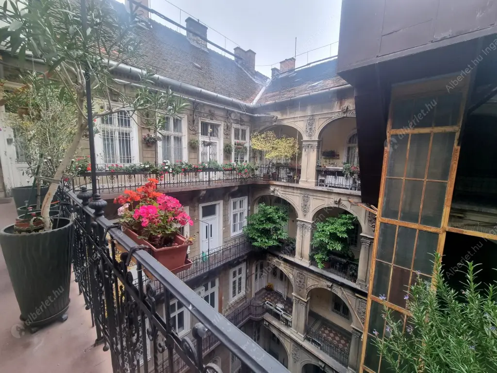 Kiadó albérlet 209000 Ft/hó áron: Budapest, VI. kerület  Nagymező utca. Mérete: 35 nm, 1 szobás | Alberlet.hu - 6581587