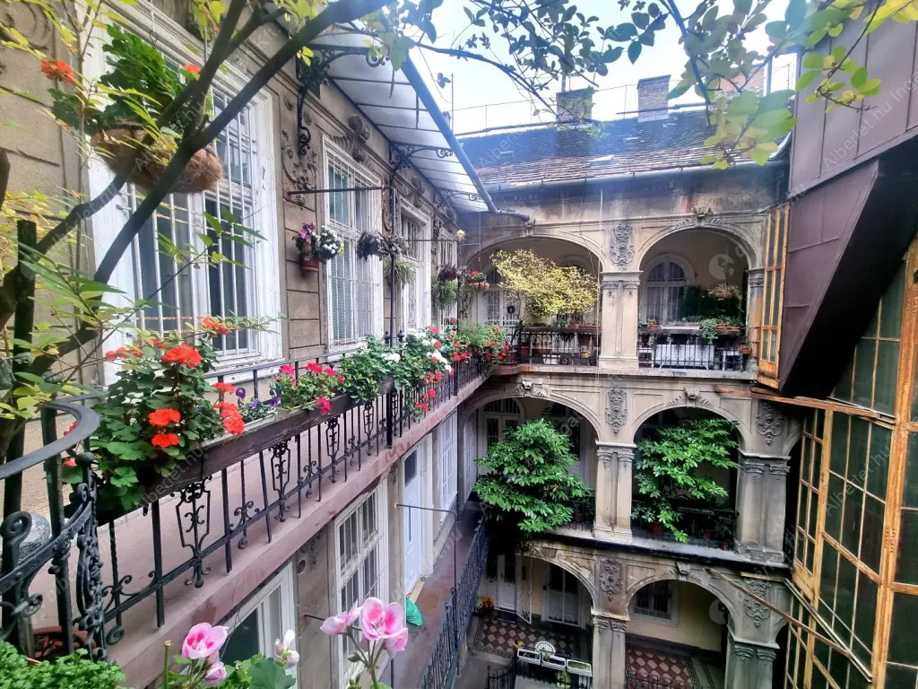 Kiadó albérlet 209000 Ft/hó áron: Budapest, VI. kerület  Nagymező utca. Mérete: 35 nm, 1 szobás | Alberlet.hu - 6581588