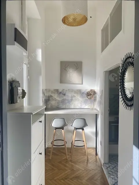 Kiadó albérlet 35000 Ft/hó áron: Budapest, VI. kerület  Nagymező utca. Mérete: 35 nm, 1 szobás | Alberlet.hu - 6582554