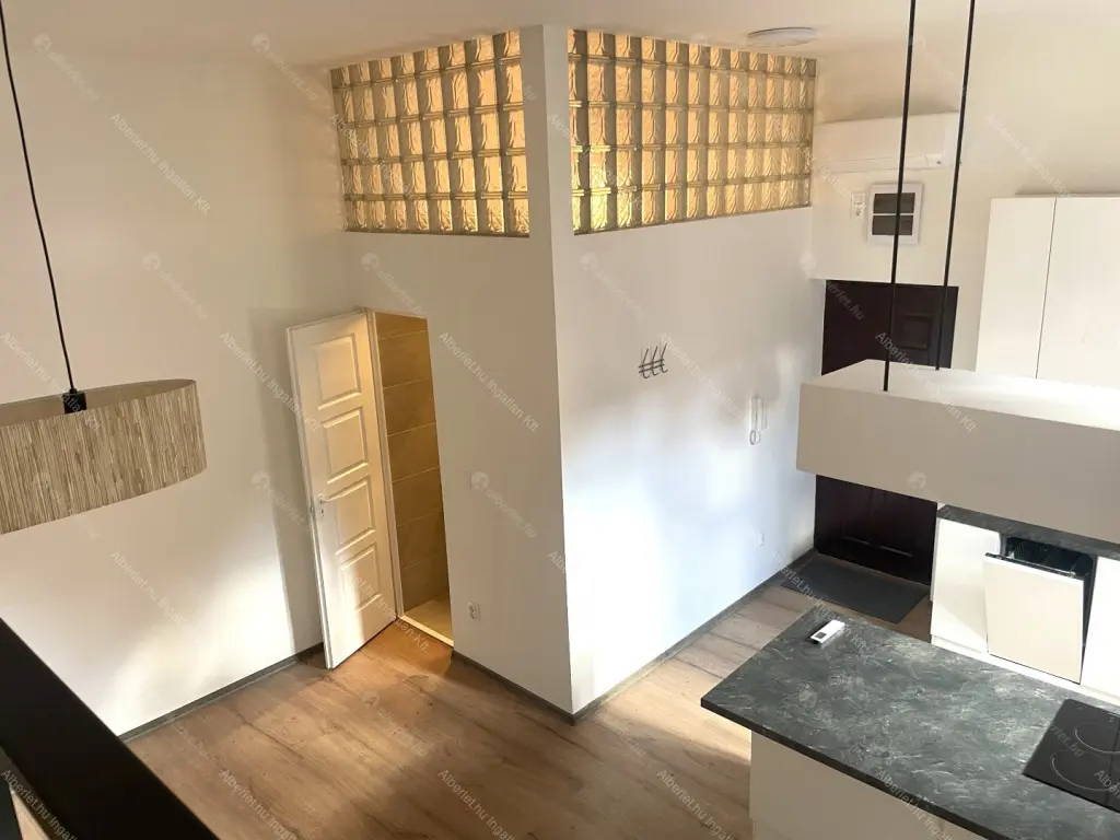 Kiadó albérlet 230000 Ft/hó áron: Budapest, VI. kerület  Nagymező utca. Mérete: 35 nm, 1 szobás | Alberlet.hu - 6659706