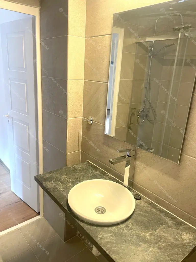 Kiadó albérlet 199000 Ft/hó áron: Budapest, VI. kerület  Nagymező utca. Mérete: 35 nm, 1 szobás | Alberlet.hu - 6661656