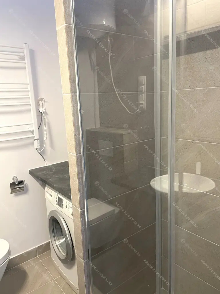 Kiadó albérlet 199000 Ft/hó áron: Budapest, VI. kerület  Nagymező utca. Mérete: 35 nm, 1 szobás | Alberlet.hu - 6661657