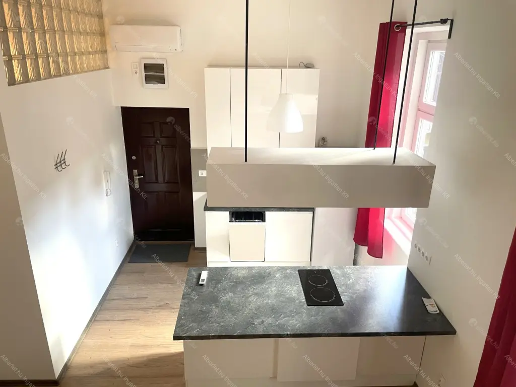 Kiadó albérlet 199000 Ft/hó áron: Budapest, VI. kerület  Nagymező utca. Mérete: 35 nm, 1 szobás | Alberlet.hu - 6661661