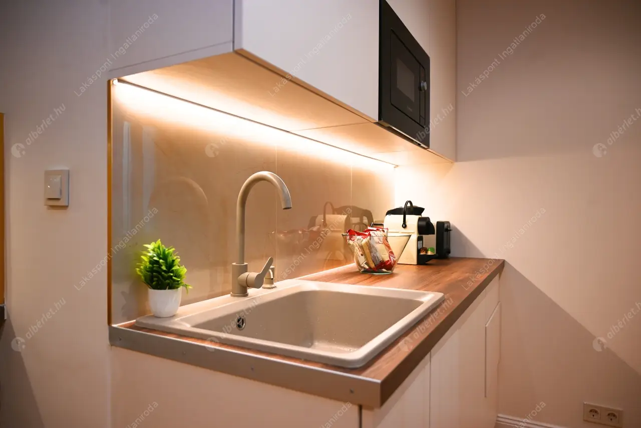 Kiadó albérlet 350000 Ft/hó áron: Budapest, VI. kerület  Nagymező utca. Mérete: 50 nm, 1 szobás | Alberlet.hu - 6638964