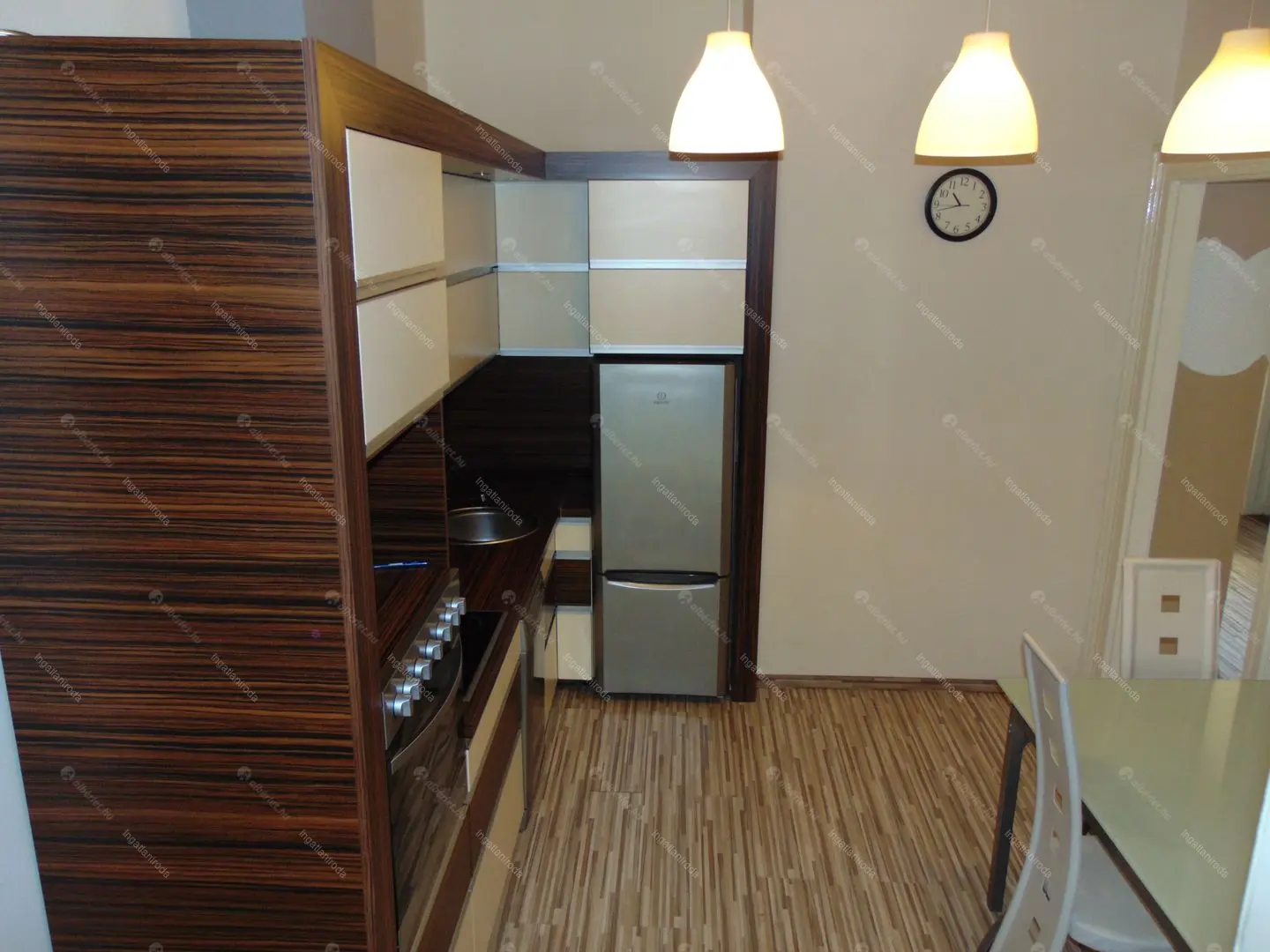 Kiadó albérlet 250000 Ft/hó áron: Budapest, VI. kerület  Nyugati tér. Mérete: 60 nm, 1 szobás | Alberlet.hu - 5670120