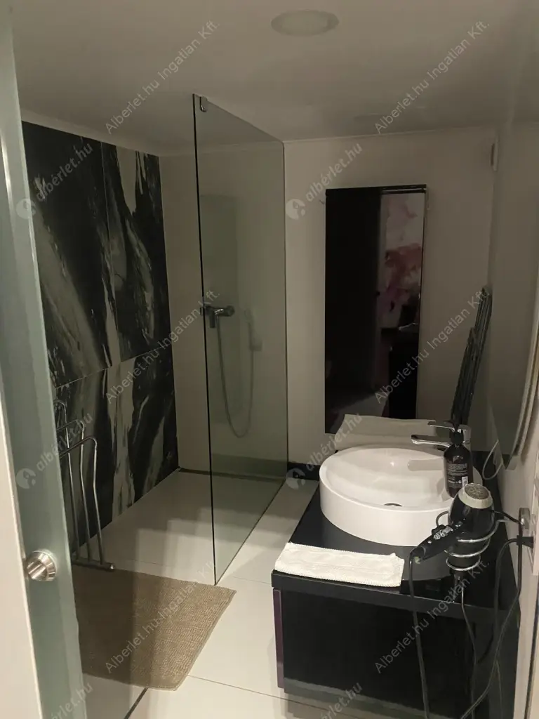 Kiadó albérlet 240000 Ft/hó áron: Budapest, VI. kerület  Ó utca. Mérete: 26 nm, 1 szobás | Alberlet.hu - 6600001