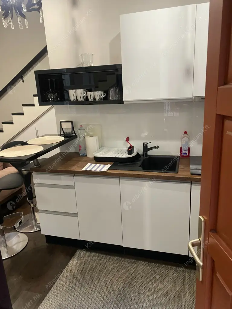 Kiadó albérlet 240000 Ft/hó áron: Budapest, VI. kerület  Ó utca. Mérete: 26 nm, 1 szobás | Alberlet.hu - 6602893