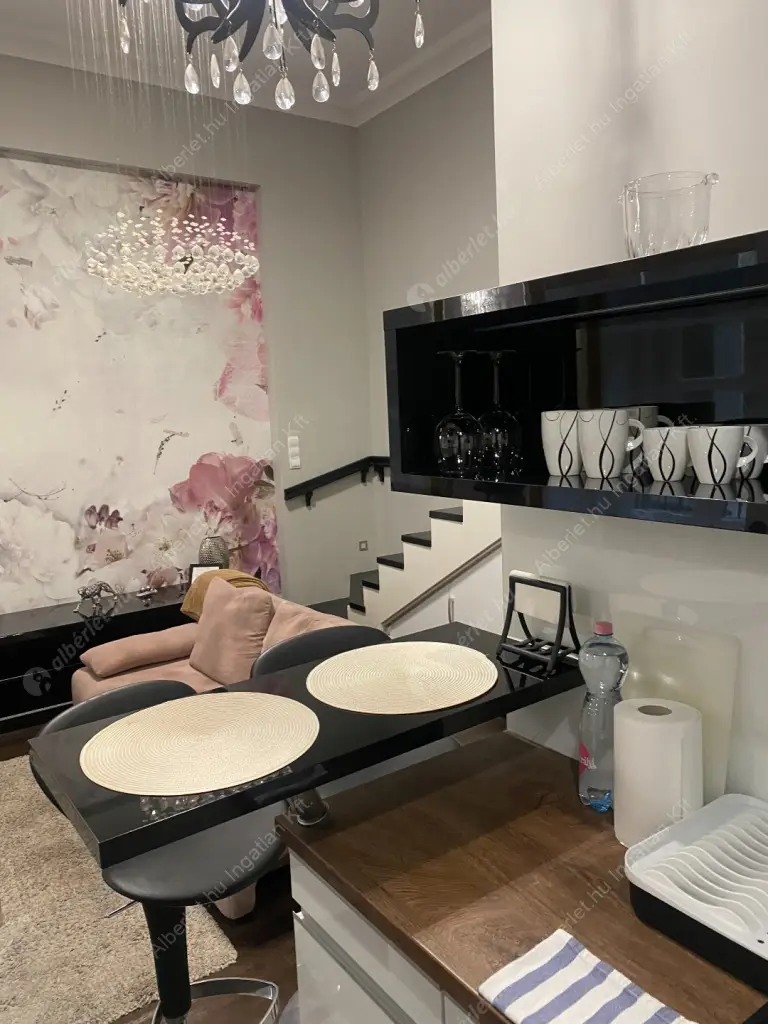 Kiadó albérlet 240000 Ft/hó áron: Budapest, VI. kerület  Ó utca. Mérete: 26 nm, 1 szobás | Alberlet.hu - 6602896