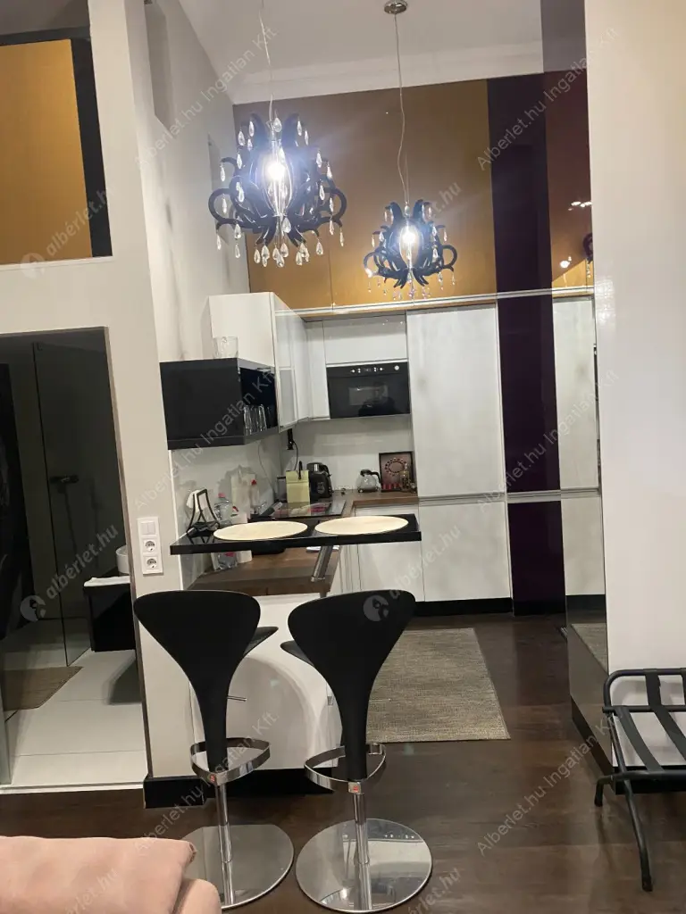 Kiadó albérlet 240000 Ft/hó áron: Budapest, VI. kerület  Ó utca. Mérete: 26 nm, 1 szobás | Alberlet.hu - 6602899