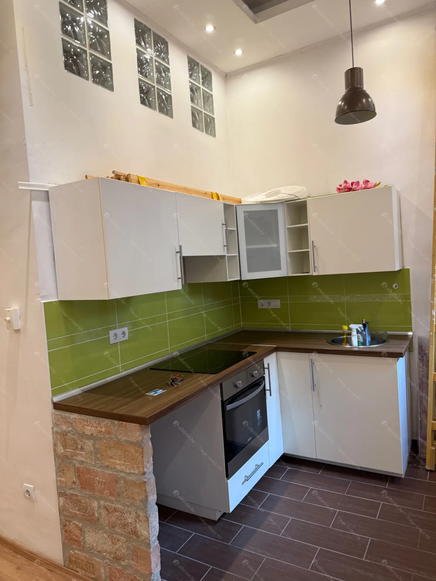 Kiadó albérlet 220000 Ft/hó áron: Budapest, VI. kerület  Ó utca. Mérete: 35 nm, 1 szobás | Alberlet.hu - 6573101