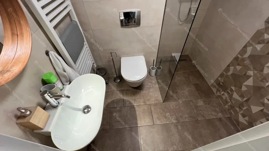 Kiadó albérlet 270000 Ft/hó áron: Budapest, VI. kerület  Ó utca. Mérete: 35 nm, 1 szobás | Alberlet.hu - 6700565