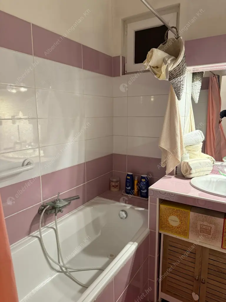 Kiadó albérlet 220000 Ft/hó áron: Budapest, VI. kerület  Ó utca. Mérete: 39 nm, 2 szobás | Alberlet.hu - 6569036