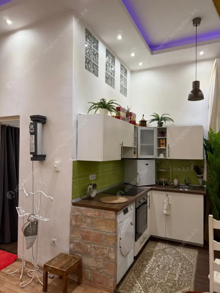 Kiadó albérlet 220000 Ft/hó áron: Budapest, VI. kerület  Ó utca. Mérete: 39 nm, 2 szobás | Alberlet.hu - 6569038