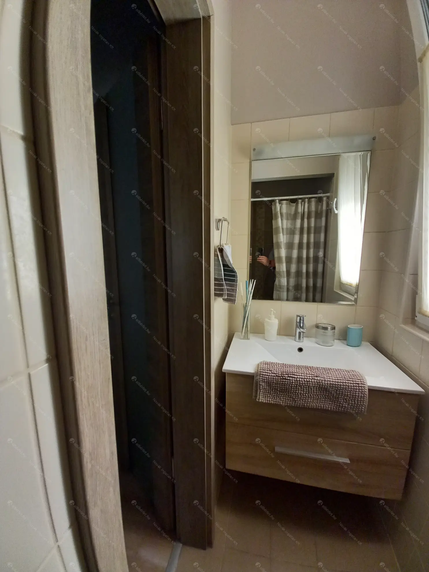 Kiadó albérlet 285000 Ft/hó áron: Budapest, VI. kerület  Ó utca. Mérete: 42 nm, 1 szobás | Alberlet.hu - 6633426