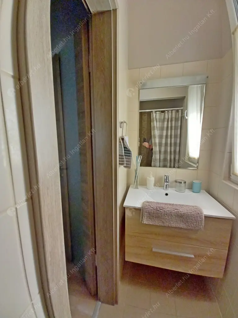 Kiadó albérlet 285000 Ft/hó áron: Budapest, VI. kerület  Ó utca. Mérete: 42 nm, 1 szobás | Alberlet.hu - 6637765