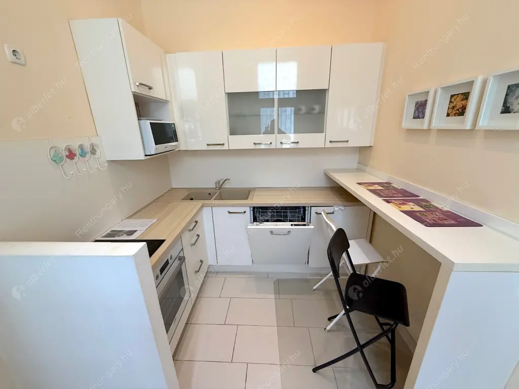 Kiadó albérlet 250000 Ft/hó áron: Budapest, VI. kerület  Ó utca. Mérete: 50 nm, 2 szobás | Alberlet.hu - 6480103